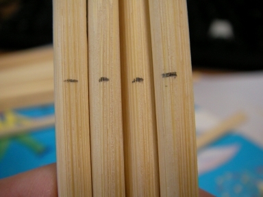 アスレチック丸太コースコース・竹箸に印をつける