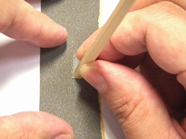 アスレチック丸太コースコース・竹箸についた色を削る